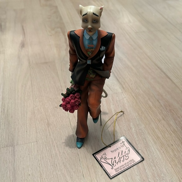 NIB Margaret Le Van Alley Cat Figurine Dante Amore Male with Flowers - Picture 1 of 7